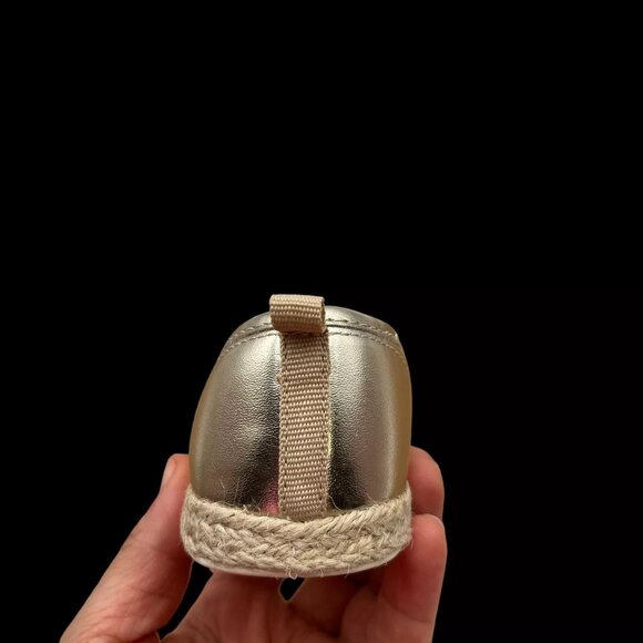 Oshkosh Toddler Girls Slip-on Casual Shoes Size 7 Gold Metallic Finish - Picture 9 of 16